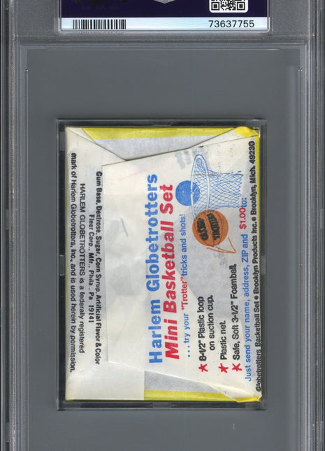 1971 Fleer Basketball Harlem Globetrotters Wax Pack PSA 8